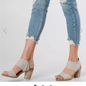 TOMS sz 8.5 Majorca Leather Heeled Sandals Comfy Stable Block Heels Gray Ankle